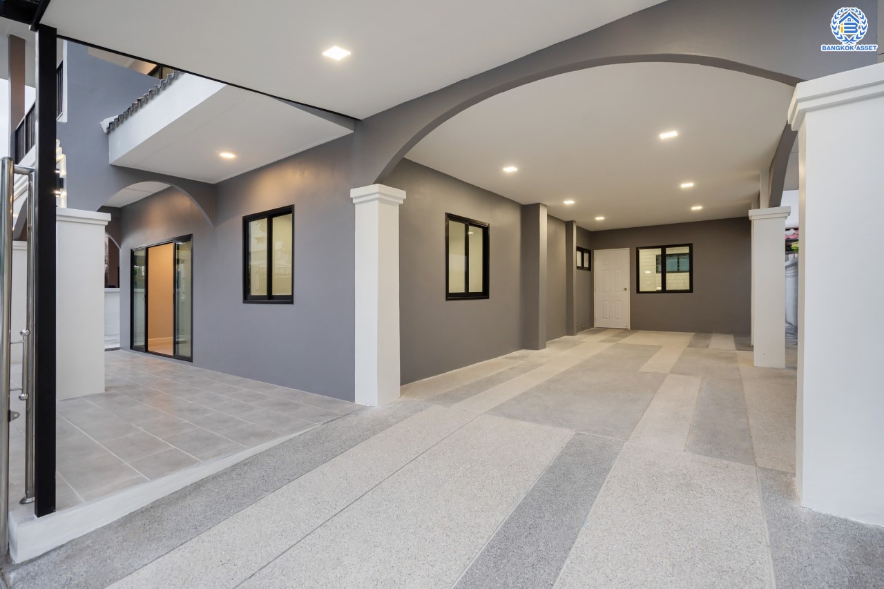 บ้านมือสองตกแต่งใหม่ ม.ดอนเมืองวิลล่า2 เพิ่มสิน บ้านเดี่ยวหลังใหญ่ เนื้อที่ 60 ตร.ว. ฟังก์ชัน 4 ห้องนอน 2 ห้องน้ำ จอดรถได้ 2 คัน บนทำเลเดินทางสะดวก เชื่อมต่อถ.สายไหม, ถ.พหลโยธิน ใกล้รถไฟฟ้าสายสีเขียว "สถานีสะพานใหม่" และทางด่วน "ฉลองรัช" รายล้อมด้วยสิ่งอำนวยความสะดวกครบครัน